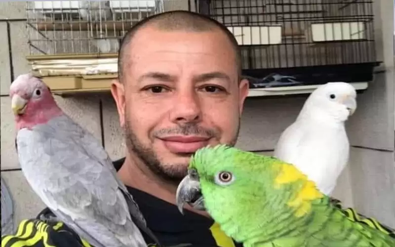 وفاة مدرب الببغاوات الأردني وسام ابو