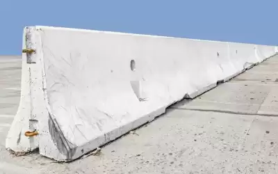 حواجز على طريق بالطفيلة لمنع الحوادث