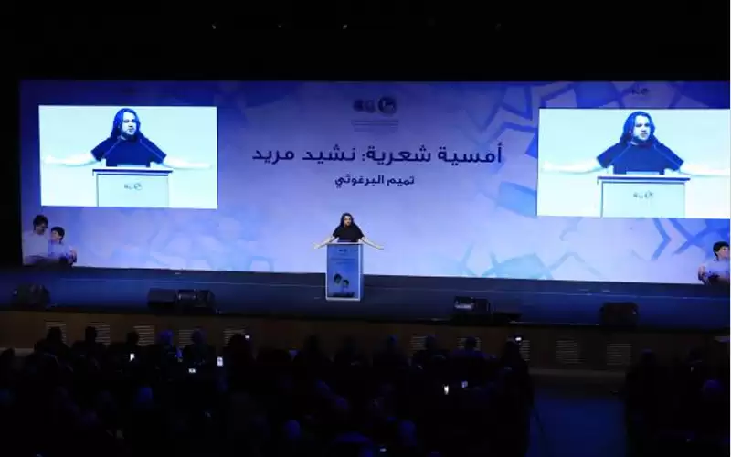 تميم البرغوثي يستعير كبرياء المتنبي في