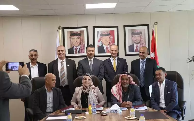 الزراعة توقع اتفاقيات منح الأعلاف البديلة