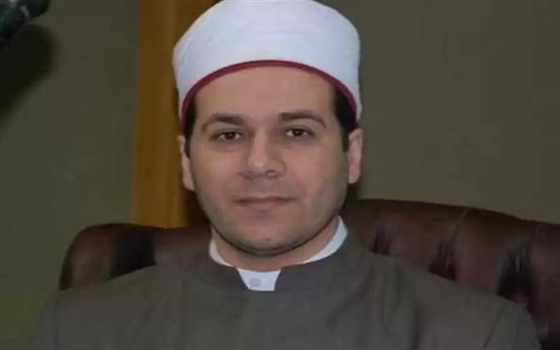 داعية مصري يهاجم شيرين: لا بد