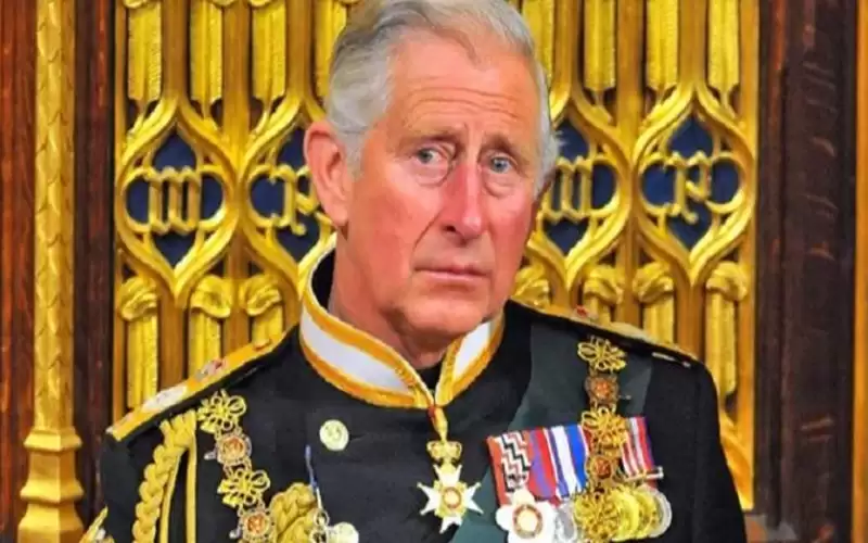 الملك تشارلز يخصص موظف لإيقاظه صباحا