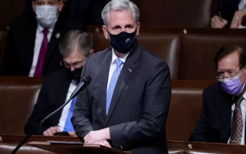 مكارثي يحذر : لا “شيكات على