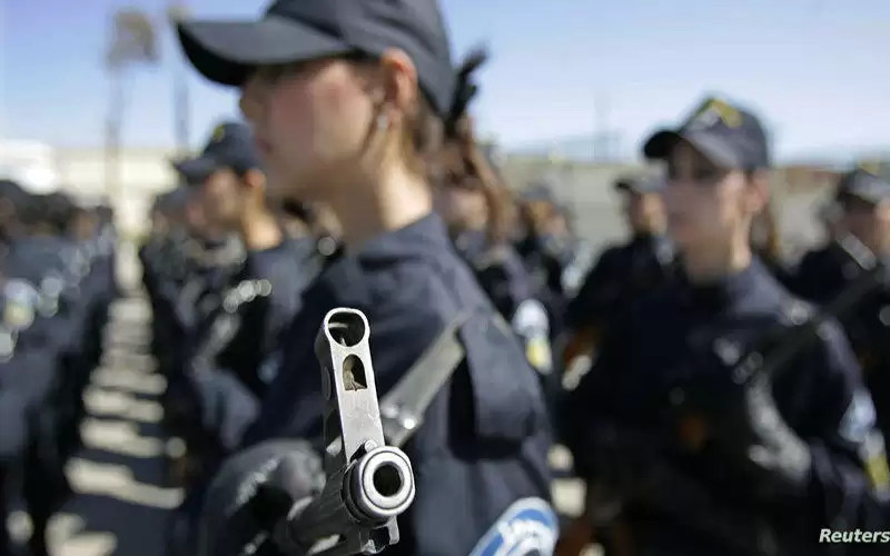 الجزائر.. السجن لـ 3 رجال شرطة