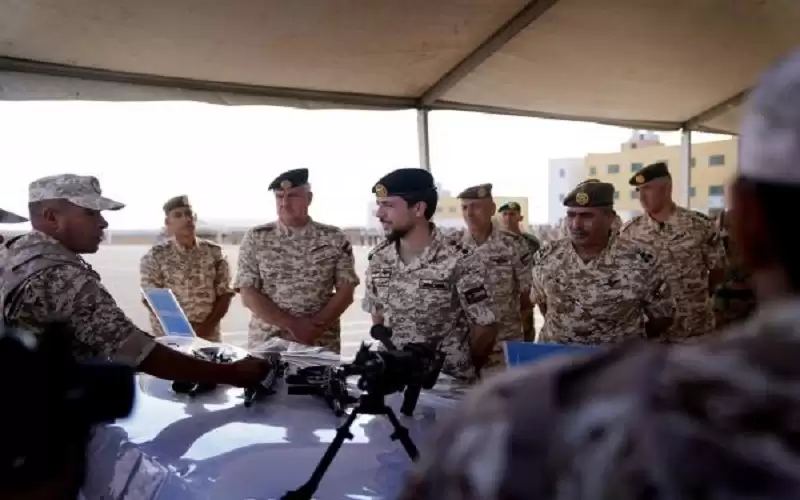 ولي العهد يزور قيادة المنطقة العسكرية