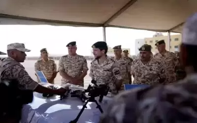 ولي العهد يزور قيادة المنطقة العسكرية