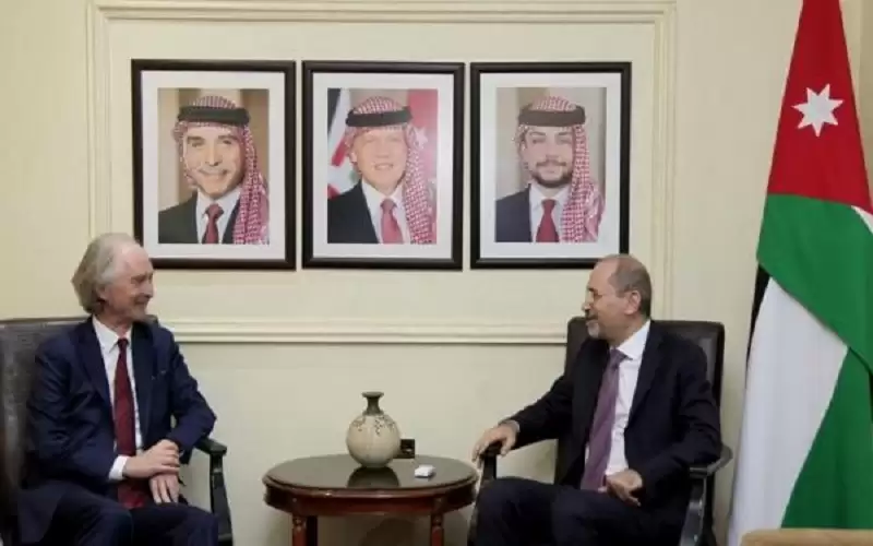 الصفدي لـ بيدرسون: لا يمكن التعايش