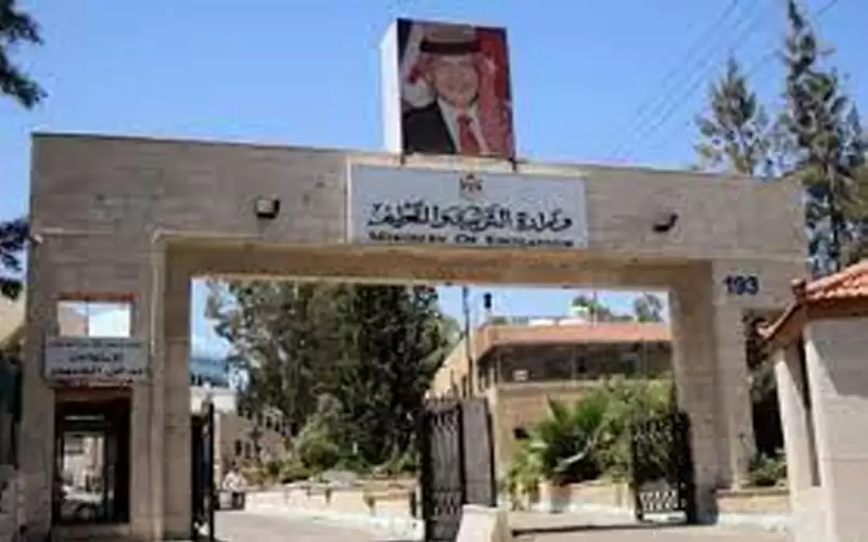 وزير التربية يصدر قوائم تنقلات لمدراء