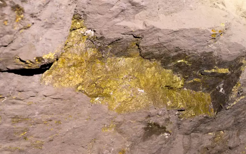 الاسمر: خام الذهب جنوبي الاردن متواجد