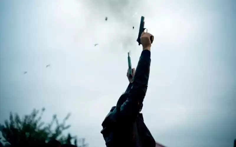 ابتهاجا بحصوله على الدكتوراة.. توقيف شخص