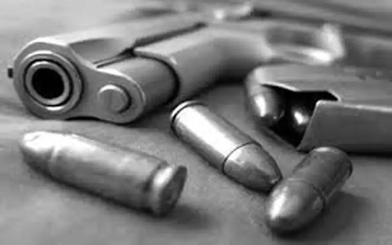 بالرأس.. إصابة طفل بعيار ناري طائش