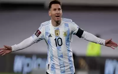 حدث تاريخي ينتظر ميسي في نهائي