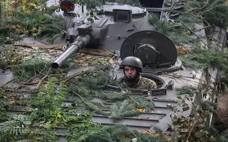 وزير الدفاع الروسي يتحدث هاتفيا مع