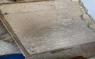 خدع أحد سائقي السفريات بطرد أرسله