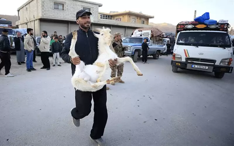عودة النازحين السوريين من لبنان: طوعية..
