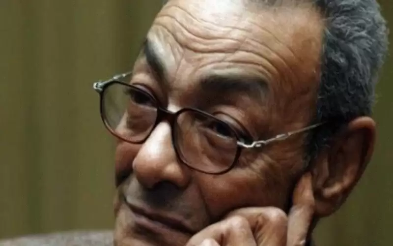 صاحب واحة الغروب.. . وفاة الأديب