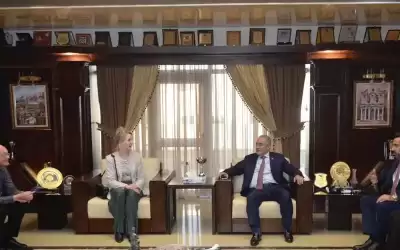 رئيس عمان الأهلية يستقبل وفدا من