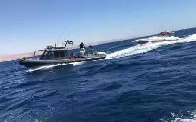 الزوارق الملكية تنقذ عائلة من 6