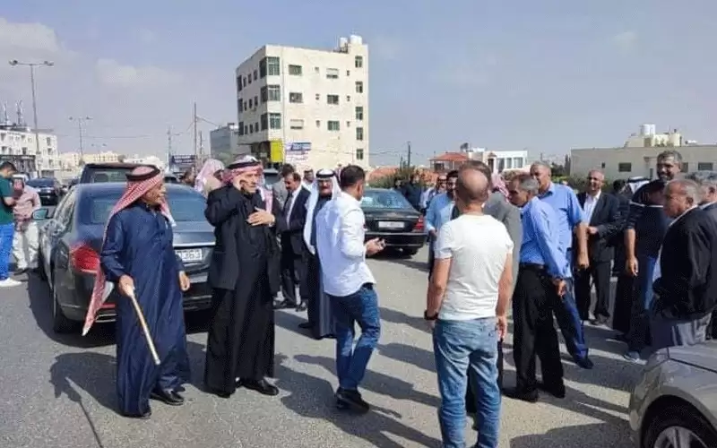 اثر جريمة قتل.. 600 شخص من