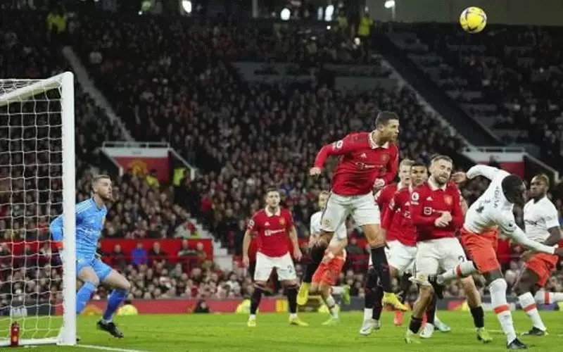 مانشستر يونايتد يخرج من عنق الزجاجة