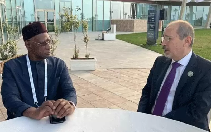 الصفدي يؤكد ضرورة التوصل لحل دائم