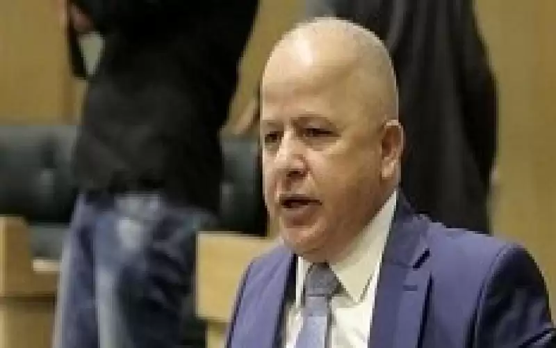 مشادة كلامية حادة وطرد من مجلس