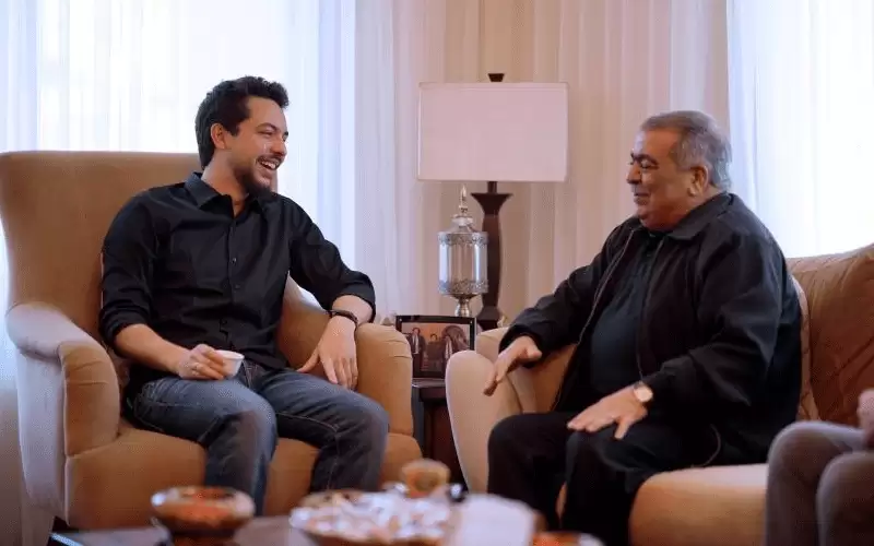 ولي العهد يزور الفنان موسى حجازين