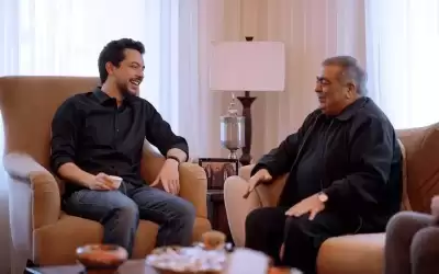 ولي العهد يزور الفنان موسى حجازين