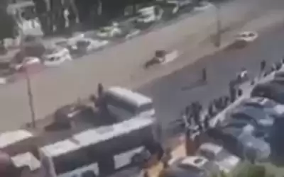 ضبط سائق حافلة أغلق الطريق العام