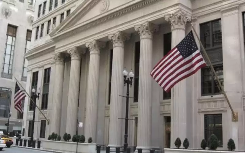 الفيدرالي الأميركي يتجه إلى رفع الفائدة