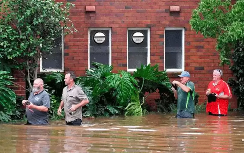 إجلاء الآلاف من منازلهم في أستراليا