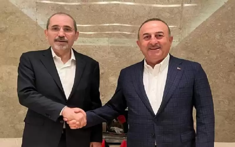 وزير الخارجية يبحث مع نظيره التركي