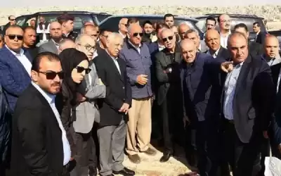 العيسوي يتفقد مشروع تأهيل تلال الفوسفات