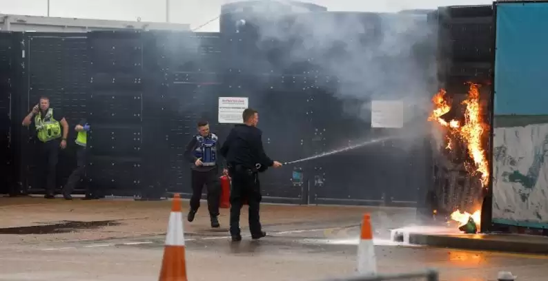 بريطانيا.. الهجوم على مركز للمهاجرين في