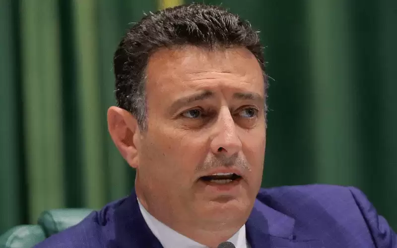 من منزل الدغمي.. الصفدي يعلن ترشحه