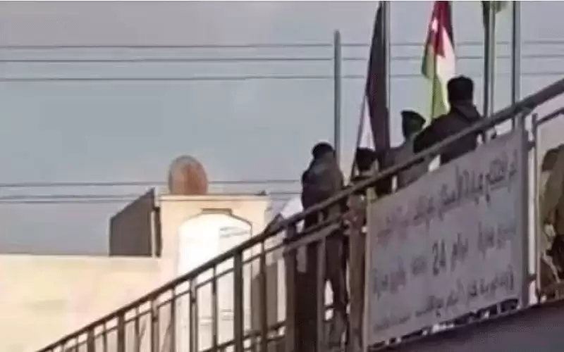 اقناع شاب بالعدول عن الانتحار في