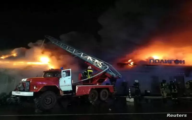 روسيا تعتقل شخصين تسببا في حريق