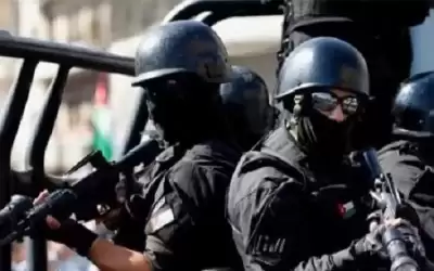 القبض على مطلوبين اثنين بمداهمة في