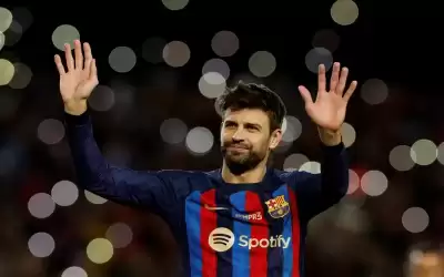 بيكيه يودع برشلونة بالدموع خلال فوز