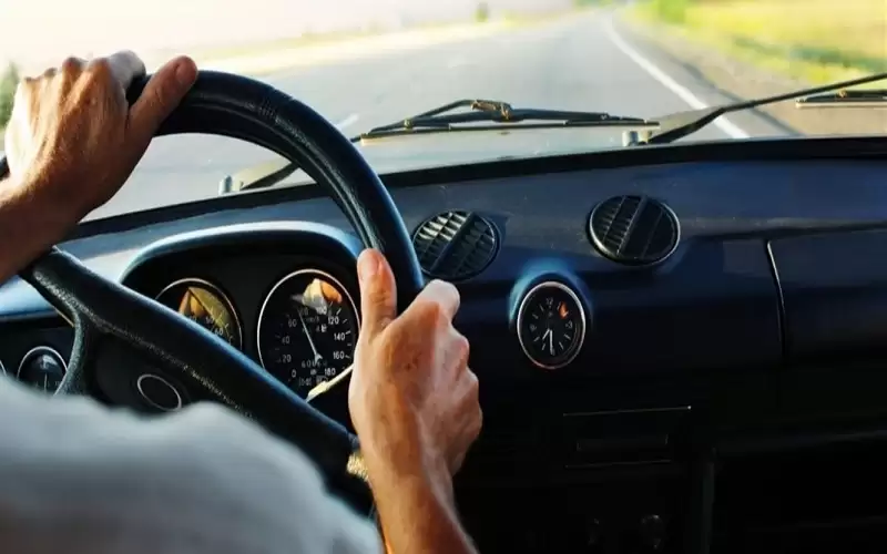 سيارة تدهس صاحبتها ثلاث مرات في