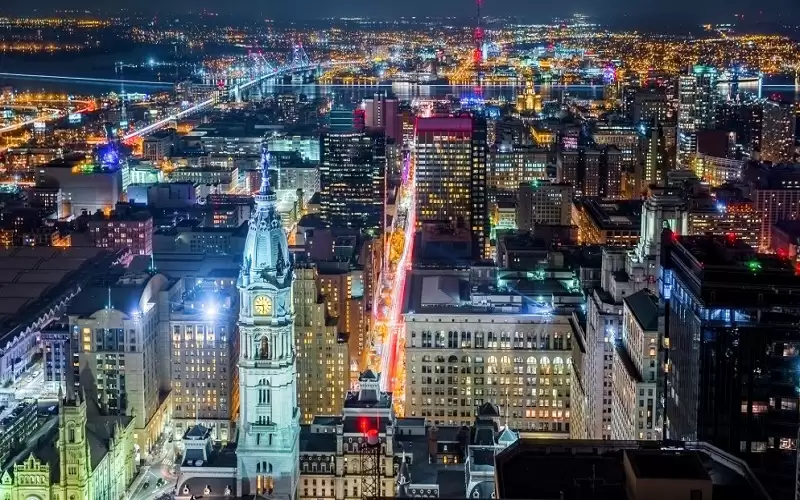 إصابة 10 أشخاص على الأقل في