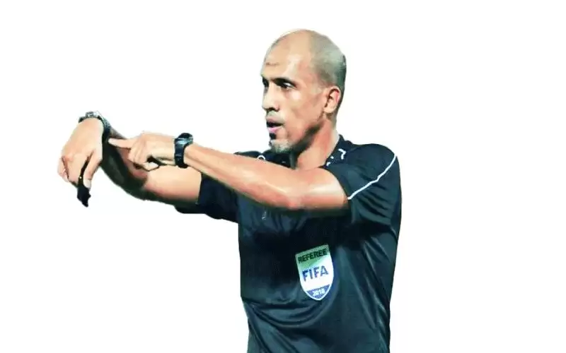 العماني أحمد الكاف يدير مواجهة النشامى