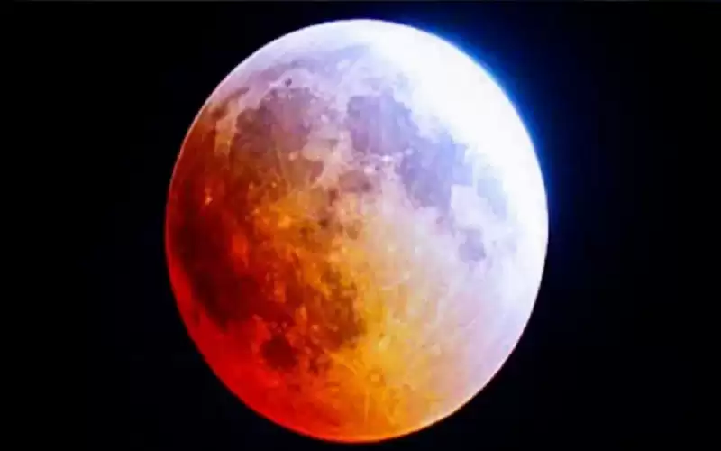 آخر خسوف كلي للقمر هذا العام