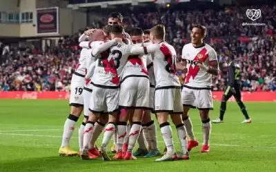 فاليكانو يعطل قطار الريال ويهدي الصدارة