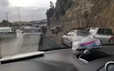 انزلاق مركبة شحن واصطدامها بـ 7