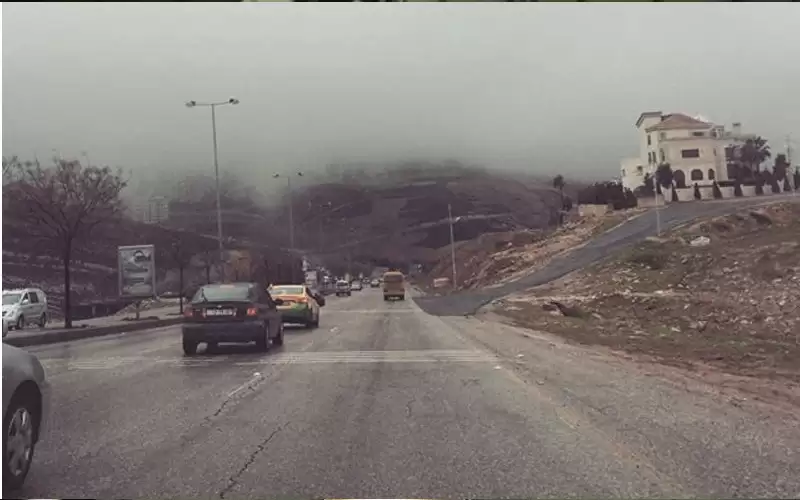 طقس مائل للبرودة وغائم جزئيا