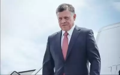الملك يغادر أرض الوطن متوجها إلى