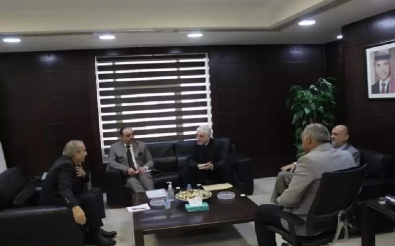 أبو السمن يوعز بمراجعة تعليمات ترخيص