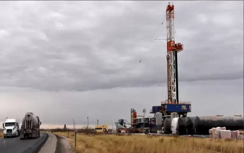 أسعار النفط تتجه لتسجيل انخفاض أسبوعي