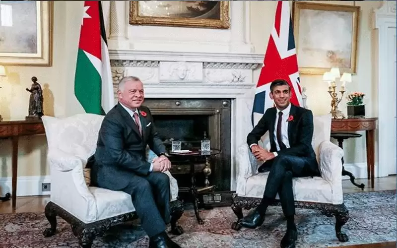 الملك يلتقي رئيس الوزراء البريطاني في